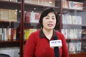 中国社会科学院马克思主义研究院教授、博士，越南问题专家潘金娥接受越通社记者采访。图：越通社