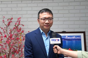 澳大利亚越南企业家协会秘书长、律师杜嘉胜接受越通社记者采访。图：越通社