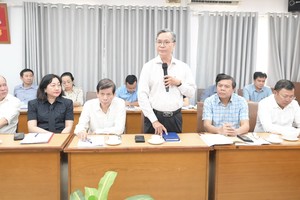 《共产杂志》驻南部常务机关首长冯玉保司长发表讲话。图：文明