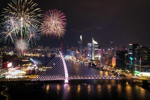 胡志明市将在17个地点燃放烟花 迎接2026丙午年春节。