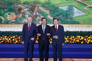 越南共产党中央委员会总书记苏林和柬埔寨人民党主席洪森和老挝人民革命党中央委员会、国家主席通伦·西苏里。图：越通社