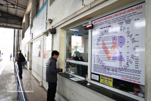 车主办理质检手续。图：越通社