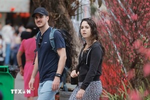 国际游客春节期间参观首都河内。图：越通社