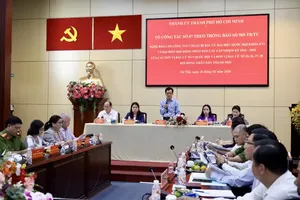 胡志明市选举指委会委员、第7号工作组组长杨仲孝作会议总结。