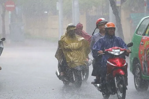 全国多地出现雷雨天气。