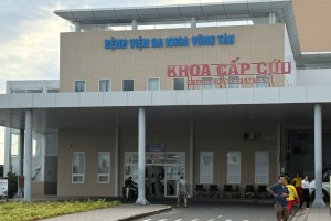 胡志明市18人疑似氯气中毒入院治疗。图：黄蓝