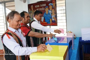 越南全国近7900万选民行使选举权利和义务。图：越通社