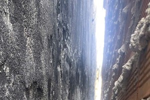 及时救出被困墙缝中的男童