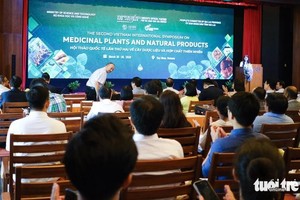 第二届药用植物与天然化合物国际研讨会在嘉莱省举行。图：《年轻人报》