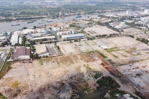 位于同奈省镇边坊同奈河畔的一块土地已完成土地清拆工作，准备于2026年进行拍卖。图：功峰