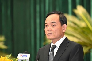 胡志明市市委书记陈留光在会议上发表指导意见。图：越勇