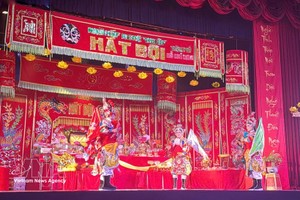 胡志明市㗰剧艺术剧院演艺人员的一个表演节目。