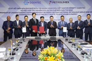 Petrolimex与GGenTec公司签署合作研究“废油、废塑料及废橡胶再生油生产厂”项目的谅解备忘录。