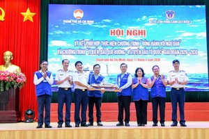 胡志明市越南祖国阵线委员会与海警第三区司令部签署2026-2030年阶段合作计划
