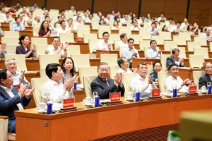党中央总书记、国家主席苏林出席会议并发表指导性讲话。图：明珠