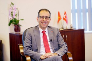 土耳其驻越南大使柯汉·克米克。图：越通社