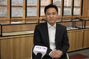 清华大学环境学院院长刘书明接受越通社驻京记者的采访。图：越通社