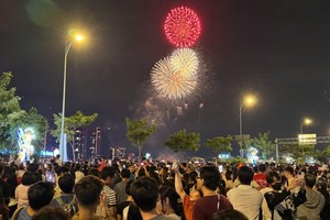 “四·三〇”假期期间，同奈省10个新坊将组织低空烟花燃放，另有2个坊将燃放高空烟花。