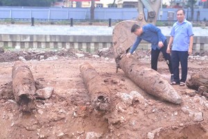 在云河河底发现的3根古木桩，疑似出自陈朝。