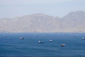 4月27日，船只通过霍尔木兹海峡。图：路透社