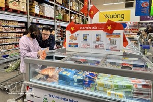 胡志明市的MM Mega Market超市在节假日期间通过打折促销活动吸引消费者。图：越通社