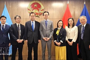 双方代表合影。
