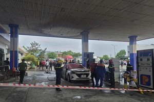 遇难的汽车。