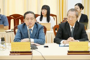 CT集团董事长陈金钟（左）。图：越通社