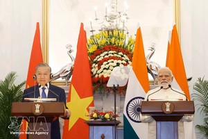 越南共产党中央总书记、国家主席苏林与印度总理纳伦德拉·莫迪会见记者，宣布会谈成果。图：越通社