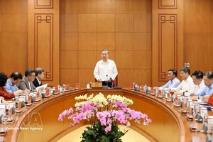 3月18日，越南共产党中央总书记，中央反腐败、反浪费、反消极指委会主任苏林主持该指委会常委会会议。图：越通社