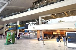 印度尼西亚可能会重新评估对部分国家的免签政策。图：越南之声广播电台