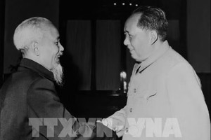 胡志明主席在1960年11月2至4日访华期间，于11月2日在北京与毛泽东主席举行会谈。图：越通社