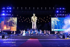 2026年莲村节5月18日晚在乂安省金莲乡正式开幕，纪念胡志明主席诞辰136周年。图：越通社