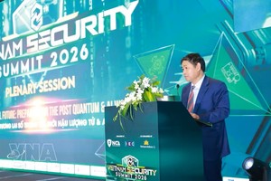越南国防部网络空间作战司令部副司令阮松兴少将在会议上发表讲话。图：越通社