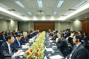 2025年3月12日，越南共产党中央总书记苏林与新加坡共和国总理、人民行动党（PAP）秘书长黄循财举行会谈。图：越通社