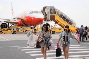 飞机在海防市吉碑国际机场运行。图：越通社