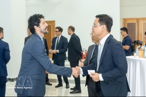 越南和意大利企业代表在论坛上进行交流。图：越通社