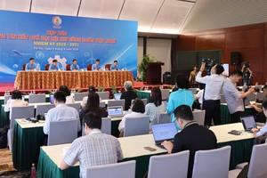6月5日上午，越南劳动总联团主席阮英俊主持新闻发布会并发表讲话。图：光福