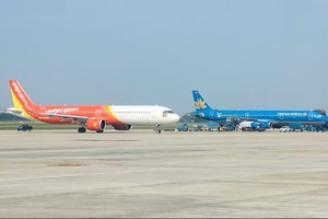 内牌国际机场内各大航空公司的客机。