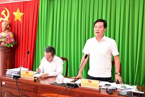 胡志明市市委常务副书记黎国峰作会议总结发言。图：文明