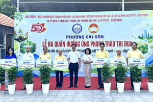 西贡坊举行“全民携手保护环境，共建绿色-清洁-美丽越南”竞赛运动启动仪式。图：清贤
