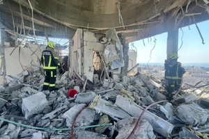 6月28日遭遇伊朗袭击后的巴林一处建筑。图：X/耶路撒冷邮报
