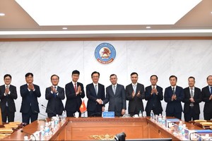 双方代表合影。图：越南财政部