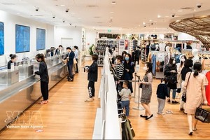 多个现代零售体系的购物氛围显示，消费市场正逐步恢复活力。图：越通社