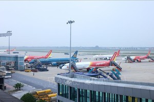 各家航空公司的飞机停靠在内牌国际机场。资料图：国庆