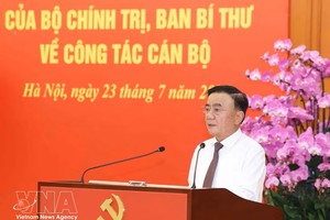 党中央政治局委员、中央书记处常务书记陈锦秀主持会议。图：越通社