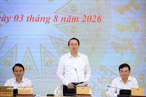 越南财政部副部长阮德芝回答记者提问。图：越通社