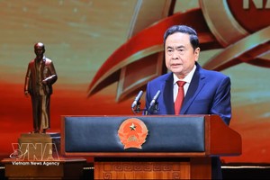 国会主席陈青敏发表讲话。图：越通社