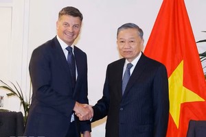 越南共产党中央总书记、国家主席苏林会见澳大利亚自由党与国家党联盟领导人。图：越通社