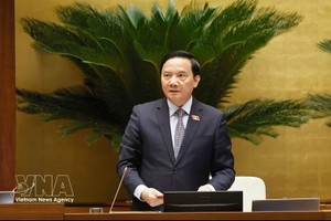 越南国会副主席阮克定主持会议。图：越通社